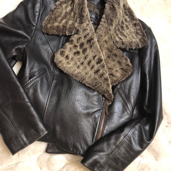 Leather jacket with removable brown fur collar - Picture 2 of 12
